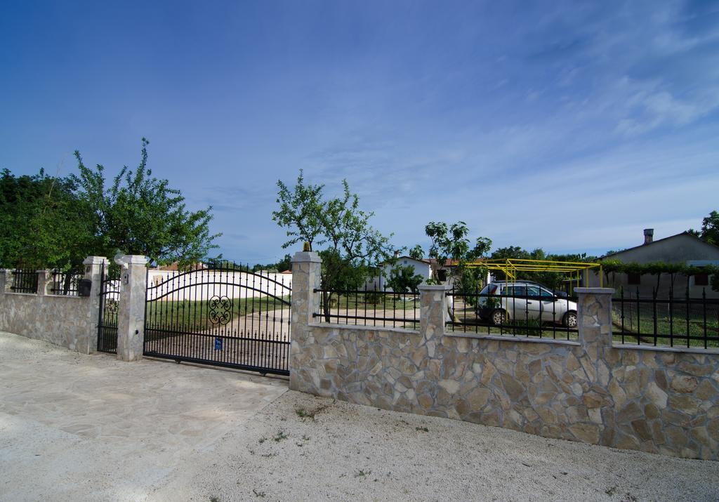 Holiday Home Kerniat Pula Habitación foto
